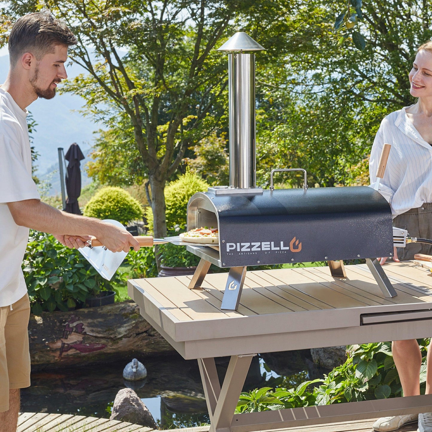Outdoor Gas & Wood-Fired Pizza Oven in Car#color_black