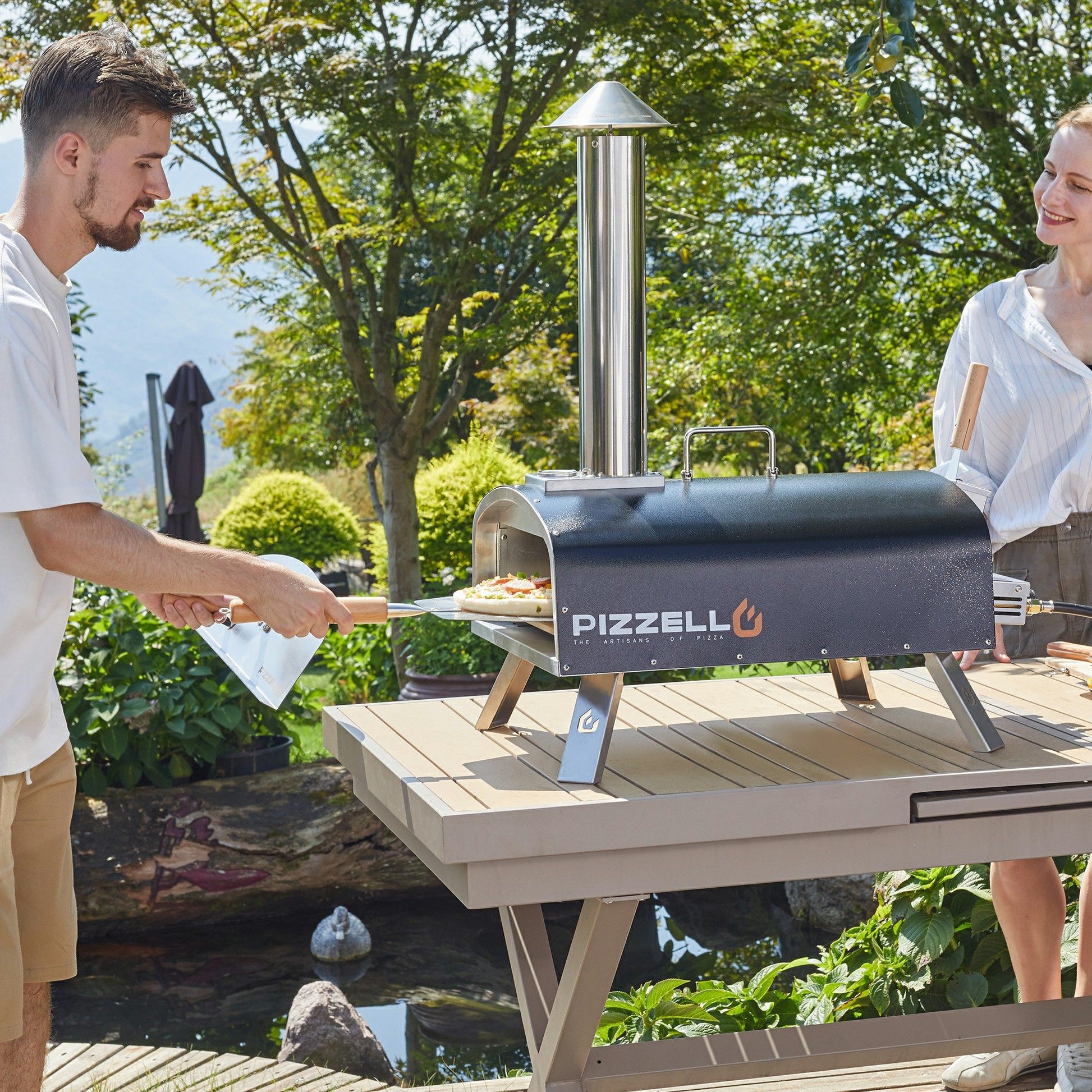 Outdoor Gas & Wood-Fired Pizza Oven in Car#color_black